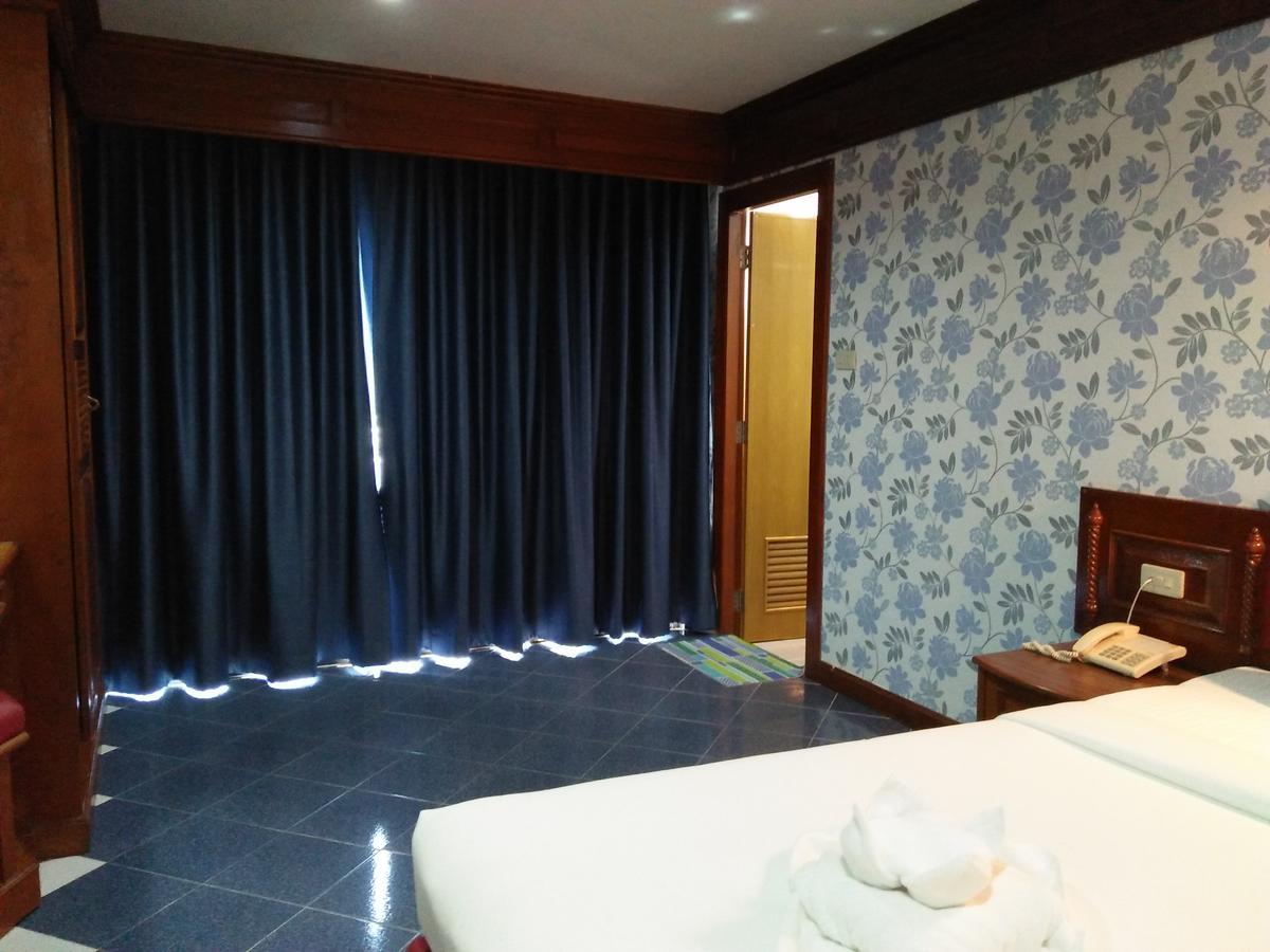 Taj Phuket Inn Patong Esterno foto