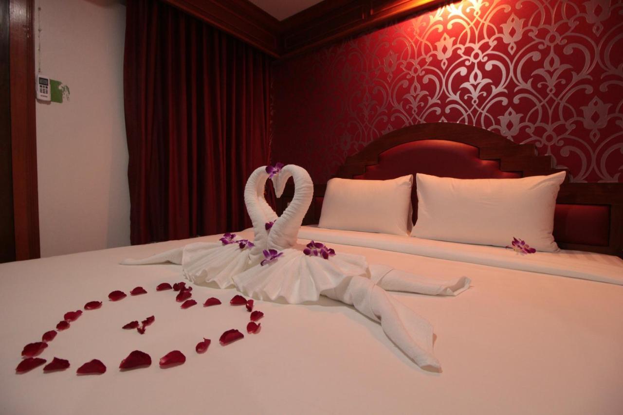 Taj Phuket Inn Patong Esterno foto