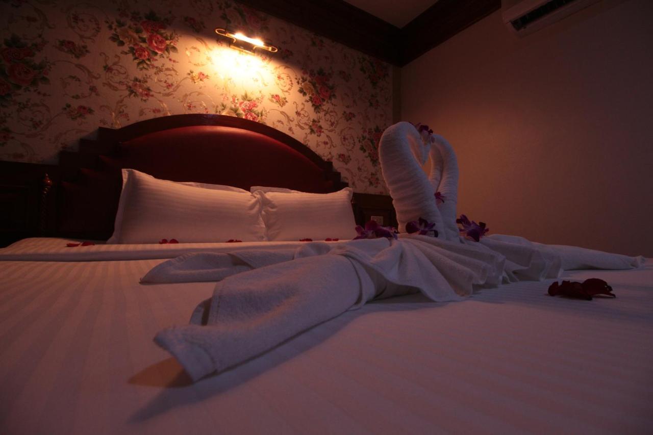 Taj Phuket Inn Patong Esterno foto